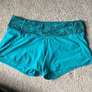 Green Lululemon speed up short